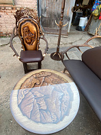 Стол на ножке из рога оленя